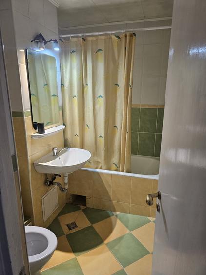 Apartament cu 4 camere semidecomandat în Grigorescu