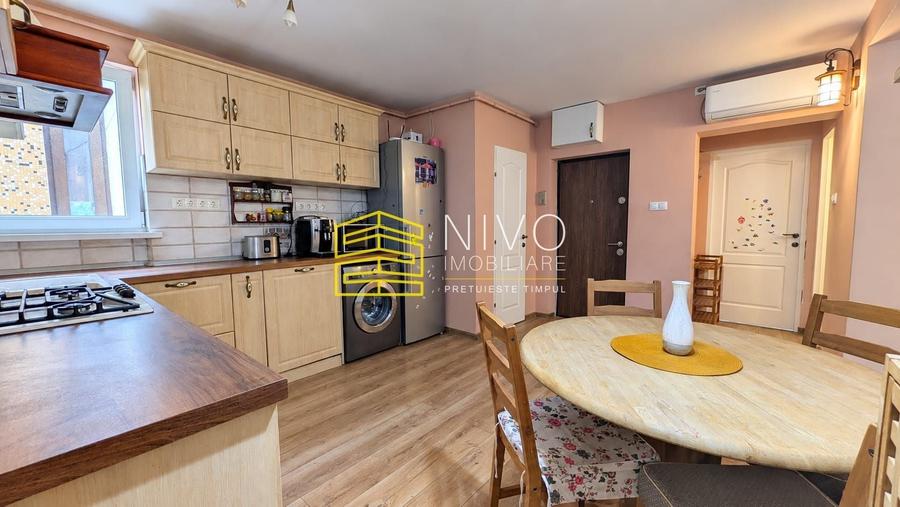 Apartament cu 4 camere decomandat în Tudor