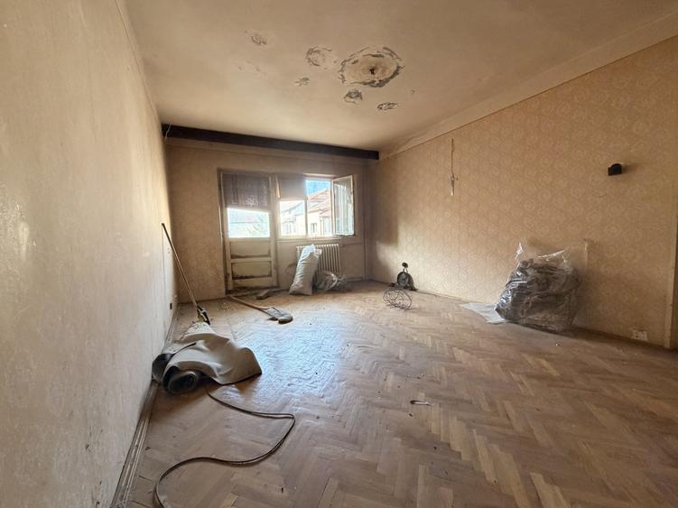 Apartament cu 3 camere decomandat în Soarelui