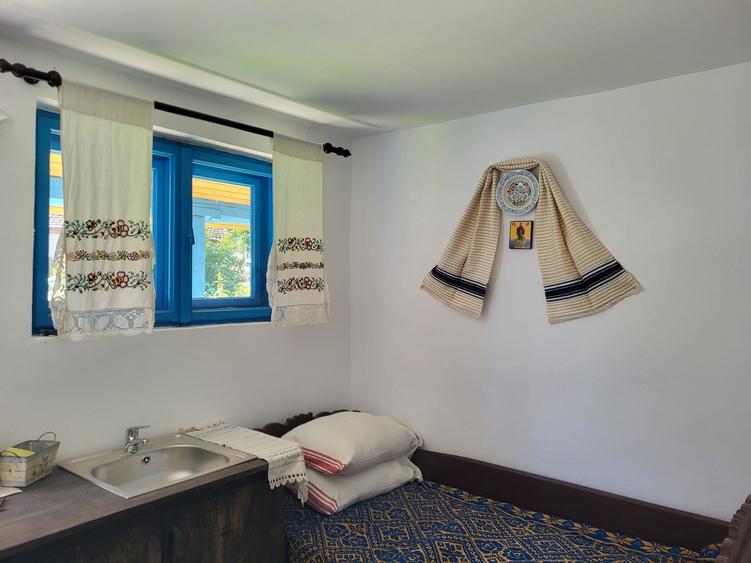Casă cu 4 camere cu Teren 98 Mp în Central