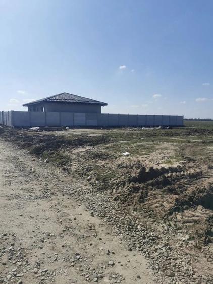 Teren de 847 mp, în Aeroport