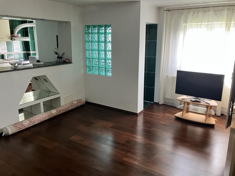 Apartament cu 2 camere decomandat în Virtuții