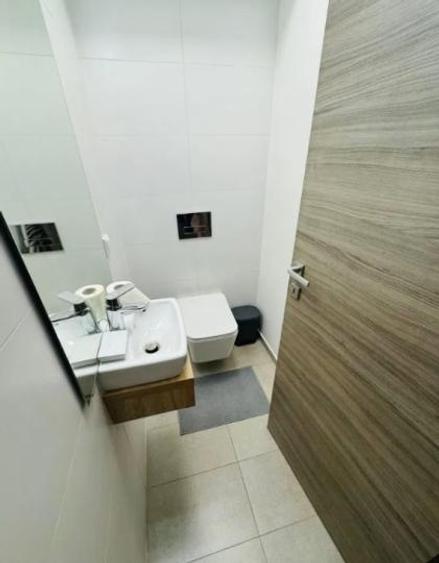 Apartament cu 3 camere decomandat, mobilat în Cantemir