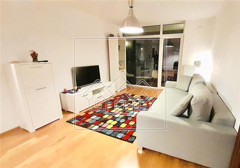 Apartament cu 3 camere semidecomandat în Aeroport