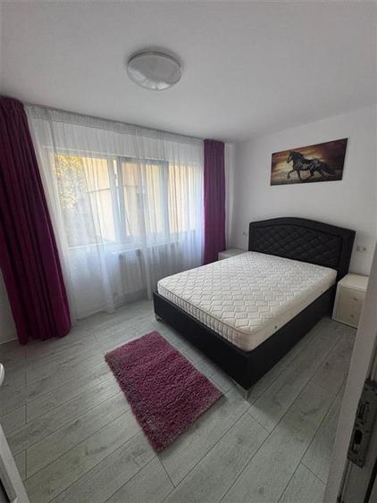 Apartament cu 3 camere semidecomandat, mobilat în Central