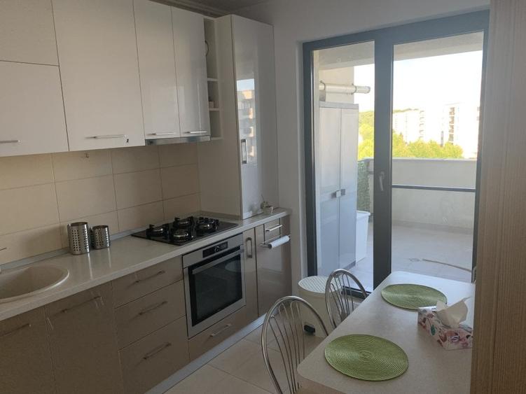 Apartament cu 3 camere semidecomandat în Băneasa