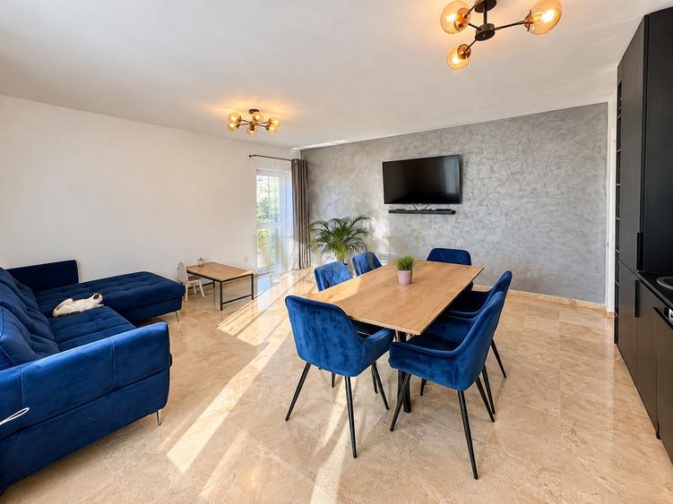 Apartament cu 3 camere semidecomandat, mobilat în Florești