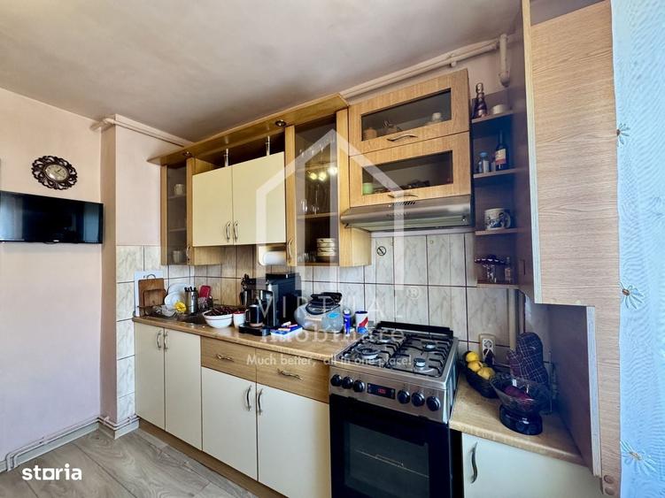 Apartament cu 4 camere decomandat în Est