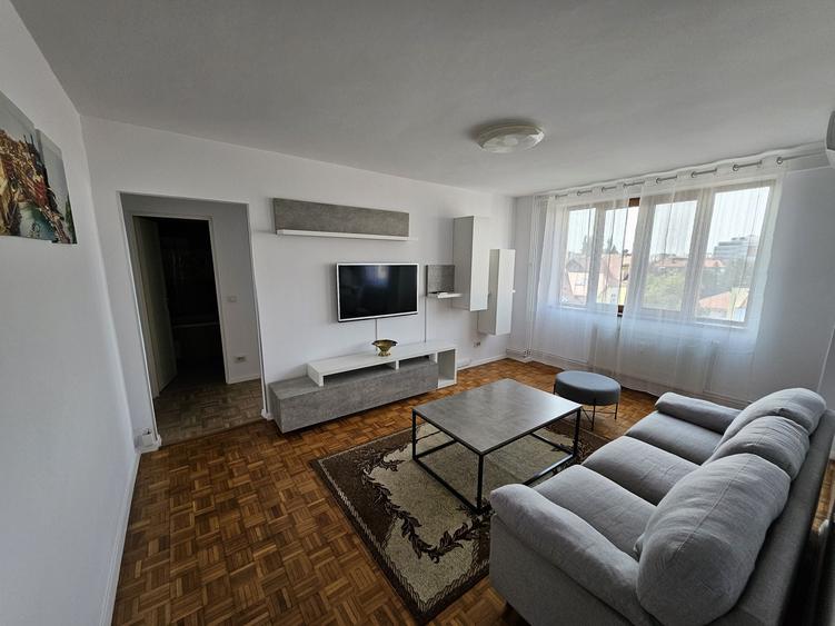 Apartament cu 3 camere semidecomandat în Ultracentral