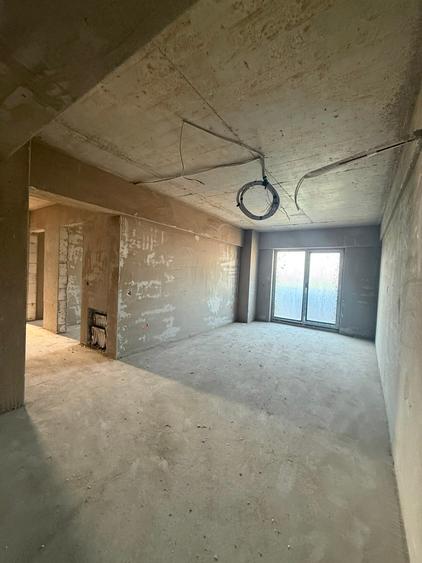 Apartament cu 2 camere decomandat în Nicolina