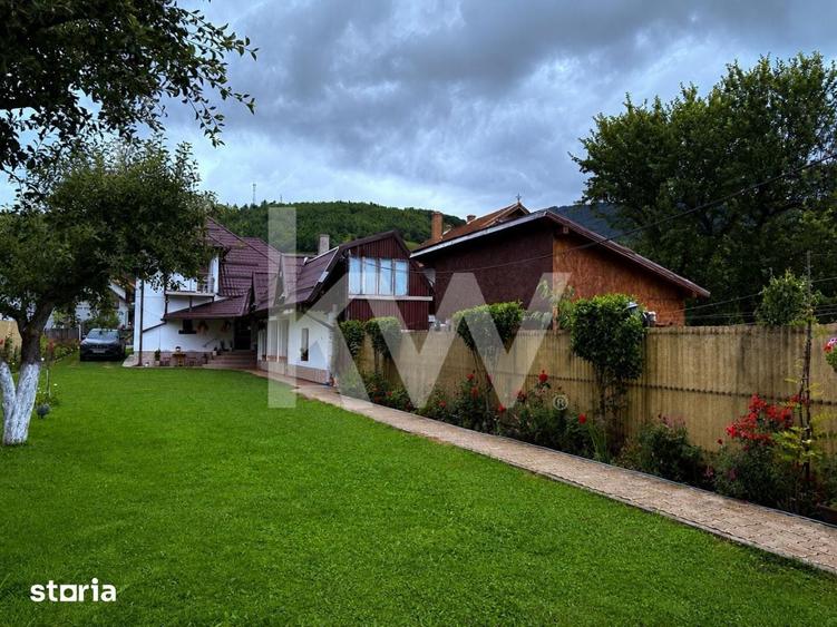 Casă cu 6 camere cu Teren 1000 Mp în Central