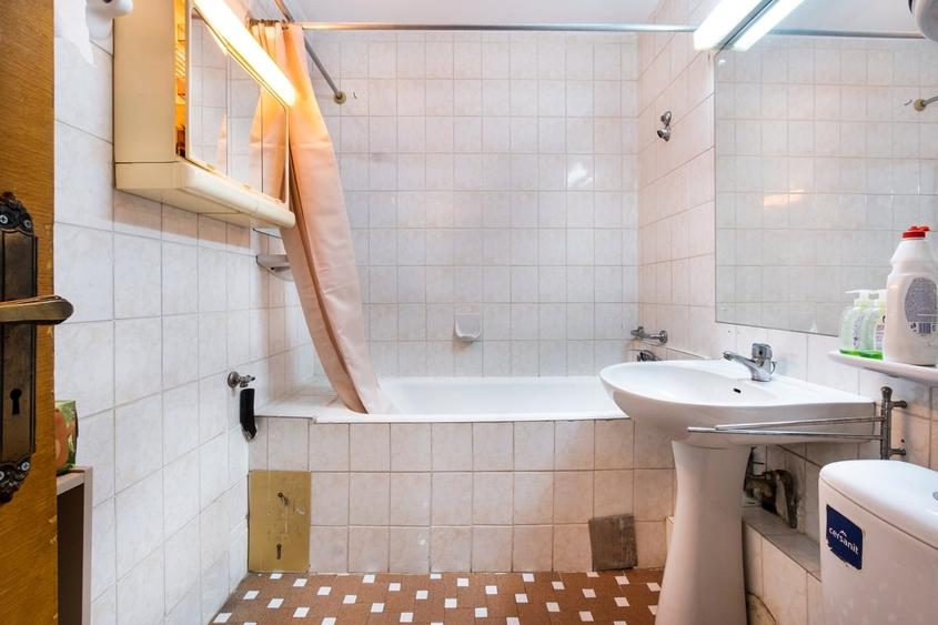 Apartament cu 2 camere decomandat în Baba Novac