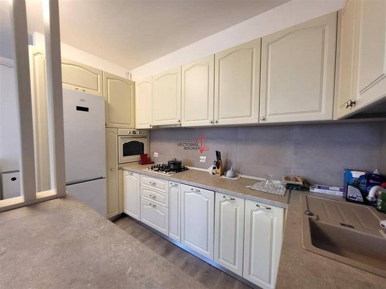 Apartament cu 3 camere decomandat în Titan