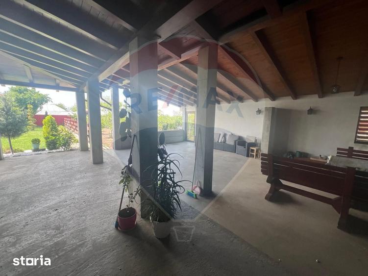 Casă cu 6 camere cu Teren 1615 Mp în Central