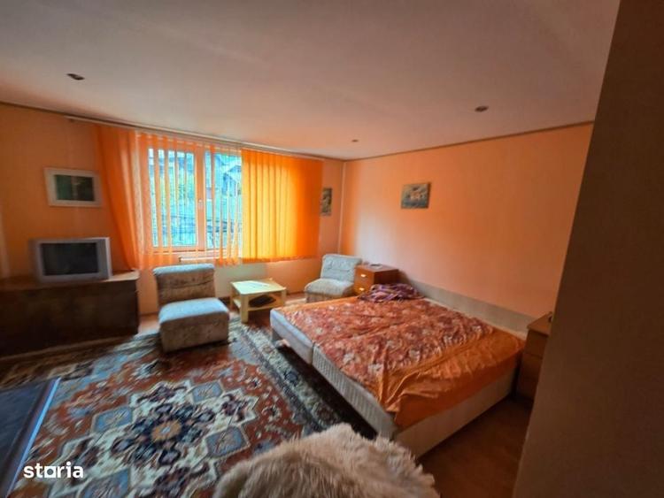 Casă cu 4 camere cu Teren 1210 Mp în Coșești