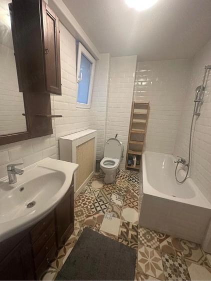 Apartament cu 3 camere semidecomandat în Cișmigiu