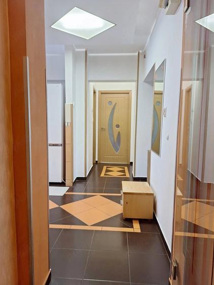 Apartament cu 3 camere decomandat în Sud