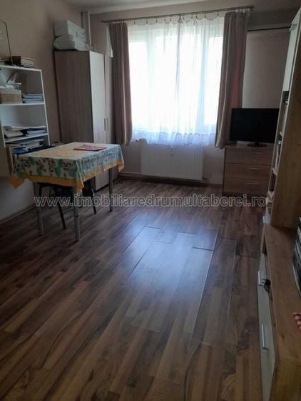 Apartament cu 3 camere decomandat în Drumul Taberei