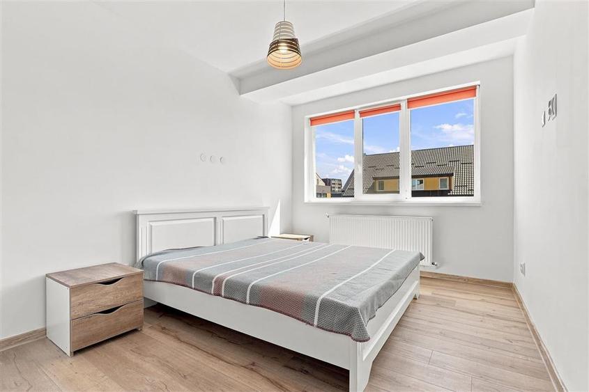 Apartament cu 3 camere decomandat în Rediu