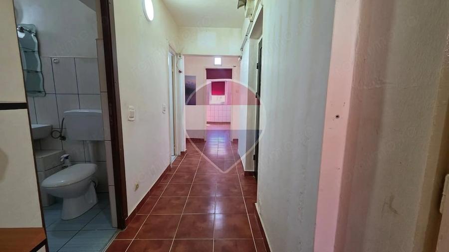 Apartament cu 4 camere decomandat în Vitrometan