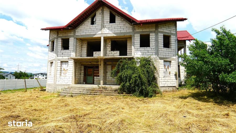Casă cu 6 camere cu Teren 500 Mp în Aninoasa