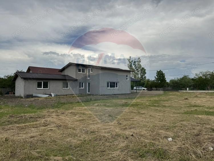 Casă cu 6 camere cu Teren 2952 Mp în Colceag
