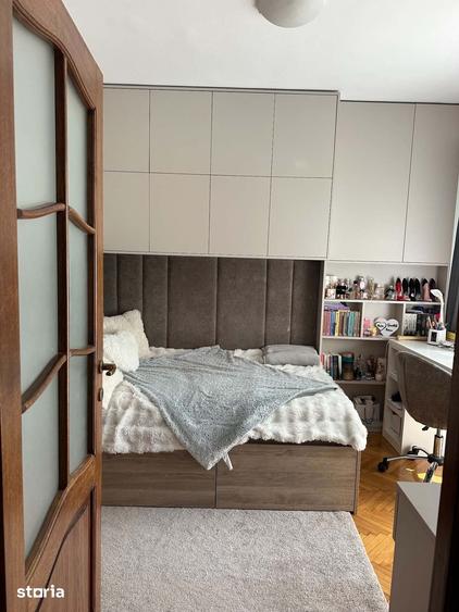 Apartament cu 4 camere decomandat în Micro 16