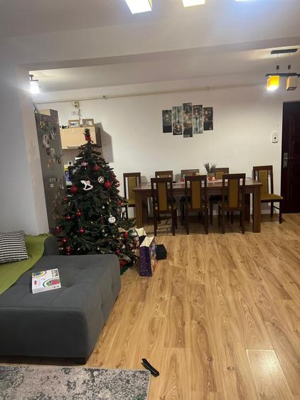 Apartament cu 3 camere decomandat în Est
