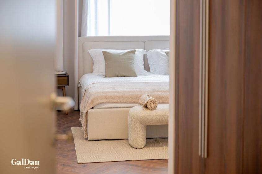 Apartament cu 5 camere decomandat, mobilat în Universitate