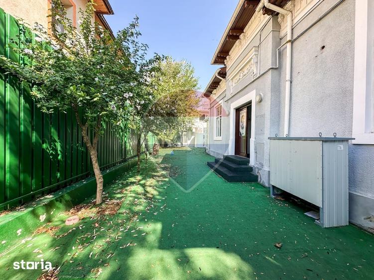 Spatiu comercial | doua cladiri, curte proprie | 300 mp | - 15