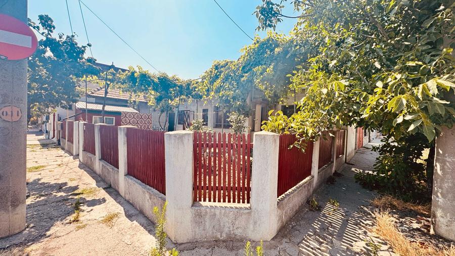 Casă cu 3 camere cu Teren 210 Mp în Coiciu