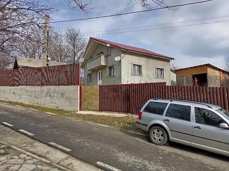 Casă cu 1 camere cu Teren 2500 Mp în Tulnici