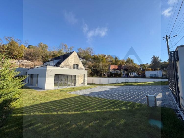 Casă individuală cu 6 camere cu Teren 800 Mp în Feleacu