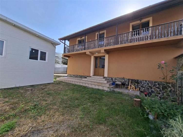 Casă individuală cu 5 camere cu Teren 250 Mp în Gușterița