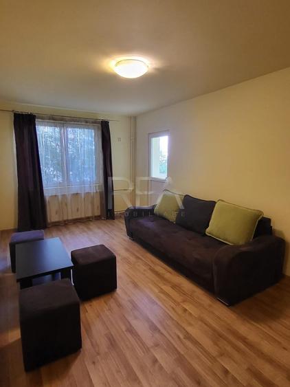 Apartament cu 4 camere semidecomandat, mobilat în Gorjului