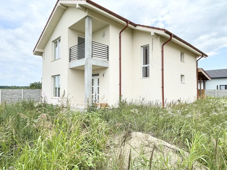 Casă individuală cu 5 camere cu Canalizare în Moșnița Veche