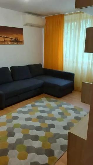 Apartament cu 3 camere semidecomandat în Titan