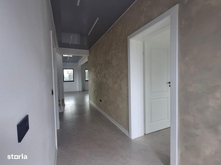 Casă cu 4 camere în Bucium
