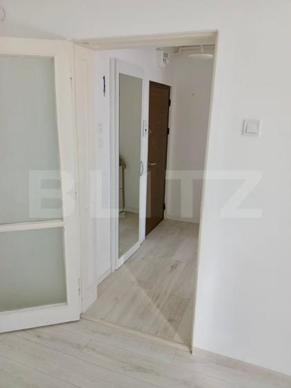 Apartament cu 2 camere semidecomandat, mobilat în Tractorul