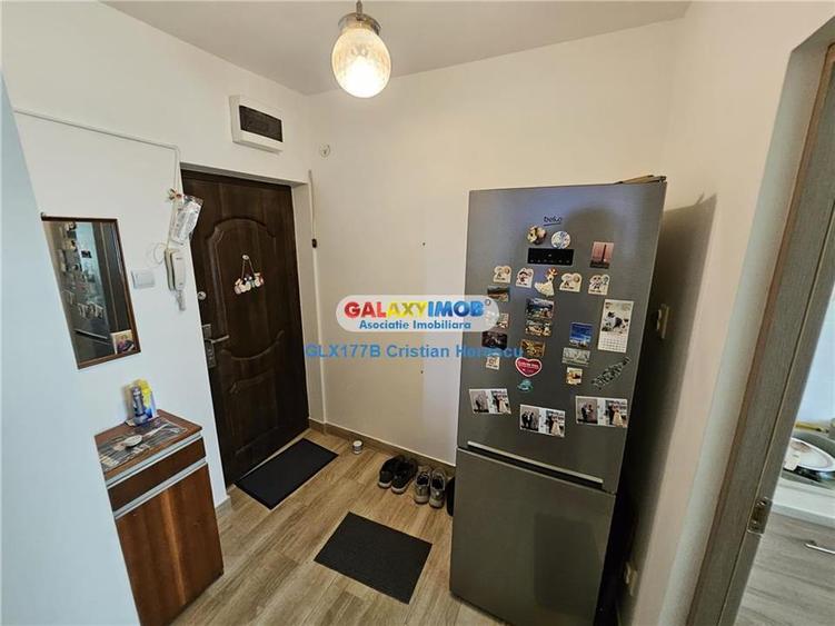 Apartament cu 3 camere semidecomandat, mobilat în Central