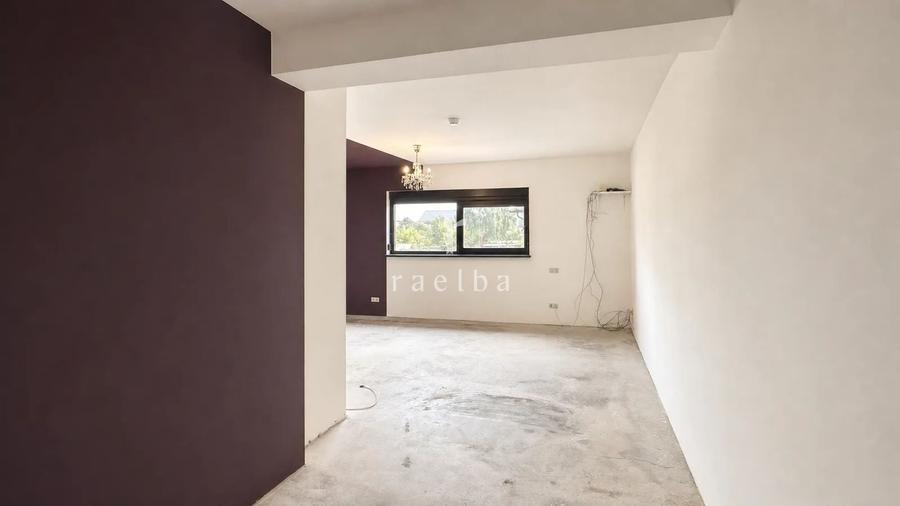 Casă cu 5 camere cu Teren 250 Mp în Tunari