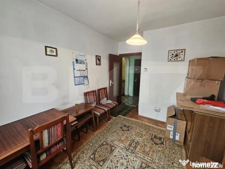 Apartament cu 4 camere decomandat în Central