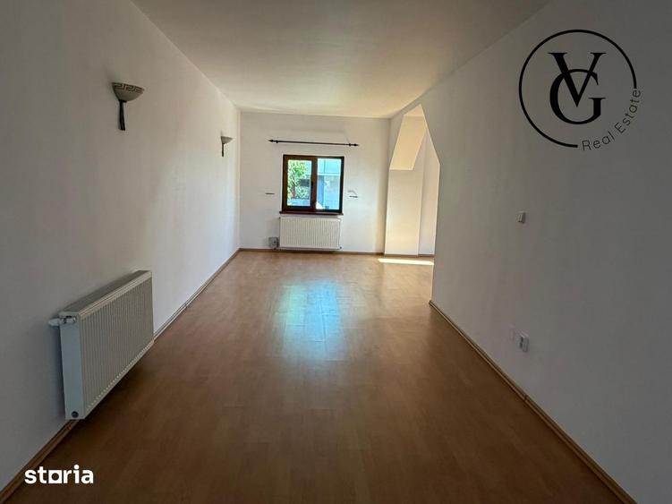 Casă cu 6 camere cu Teren 250 Mp în Tei