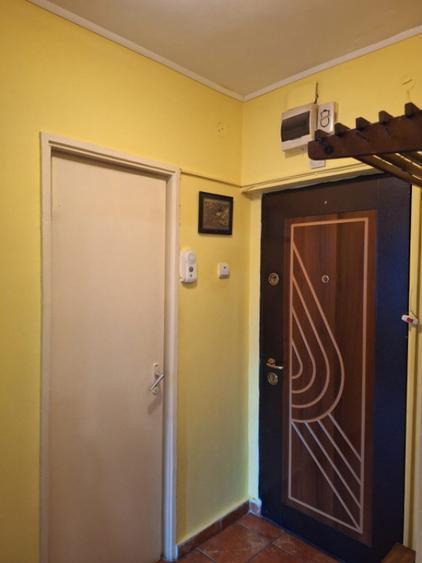 Apartament cu 2 camere semidecomandat, mobilat în Pajura