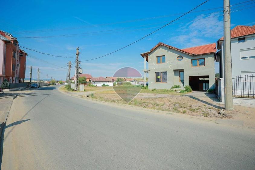 Casă cu 4 camere cu Teren 161 Mp în Central