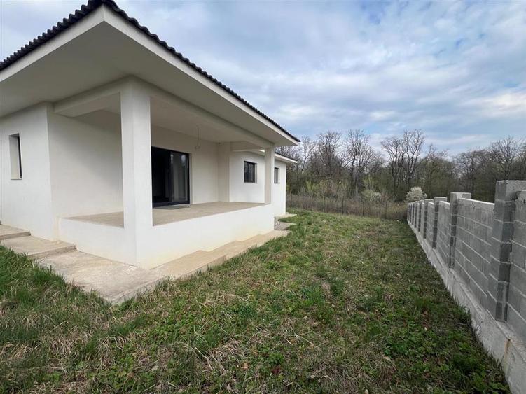Casă individuală cu 4 camere cu Teren 616 Mp în Paleu