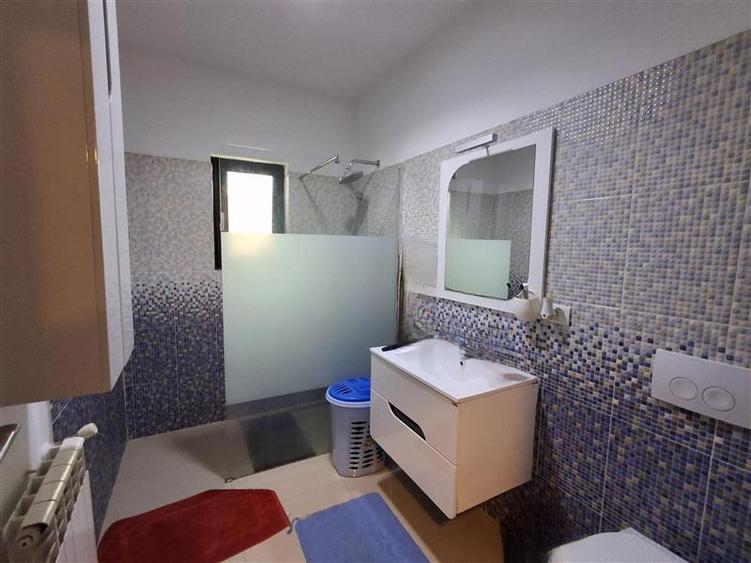 Casă individuală cu 4 camere cu Canalizare în Aeroport