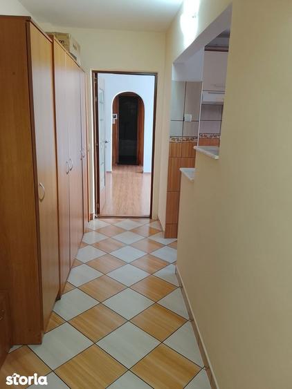 Apartament cu 3 camere în Micro 16