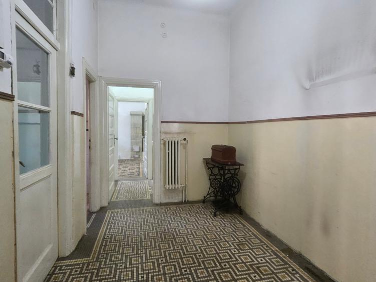Apartament cu 3 camere semidecomandat în Știrbei Vodă