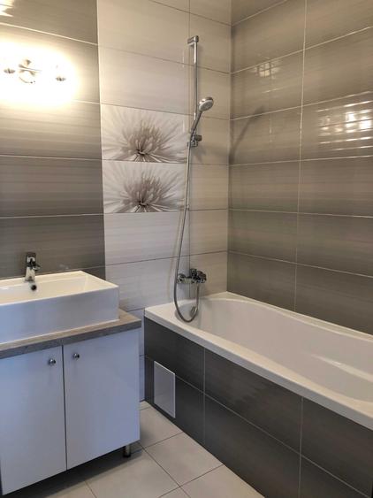 Apartament cu 3 camere decomandat în Florești